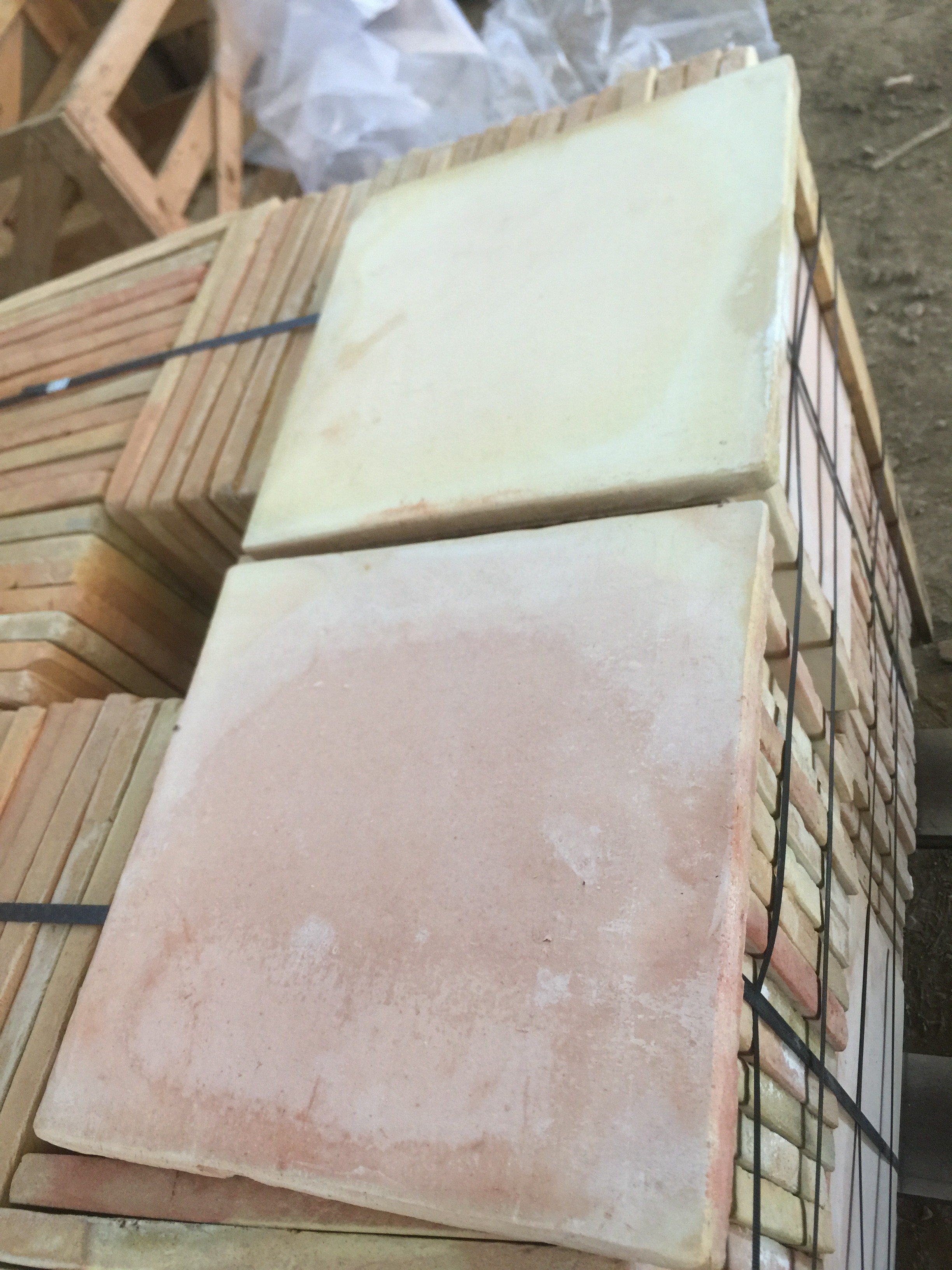 Carrelage Moulé Main Paille Rosé 42x42x2 cm